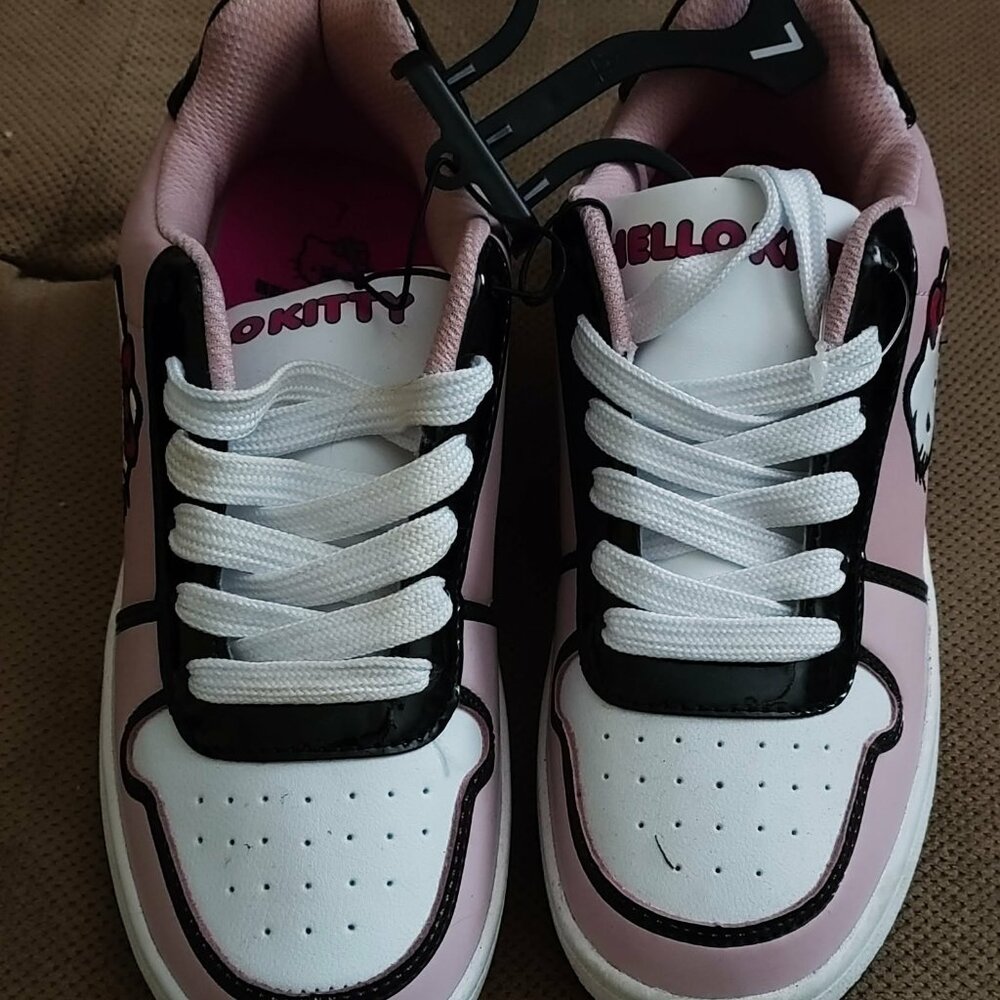 Hello Kitty Girls Size 7 Sneakers